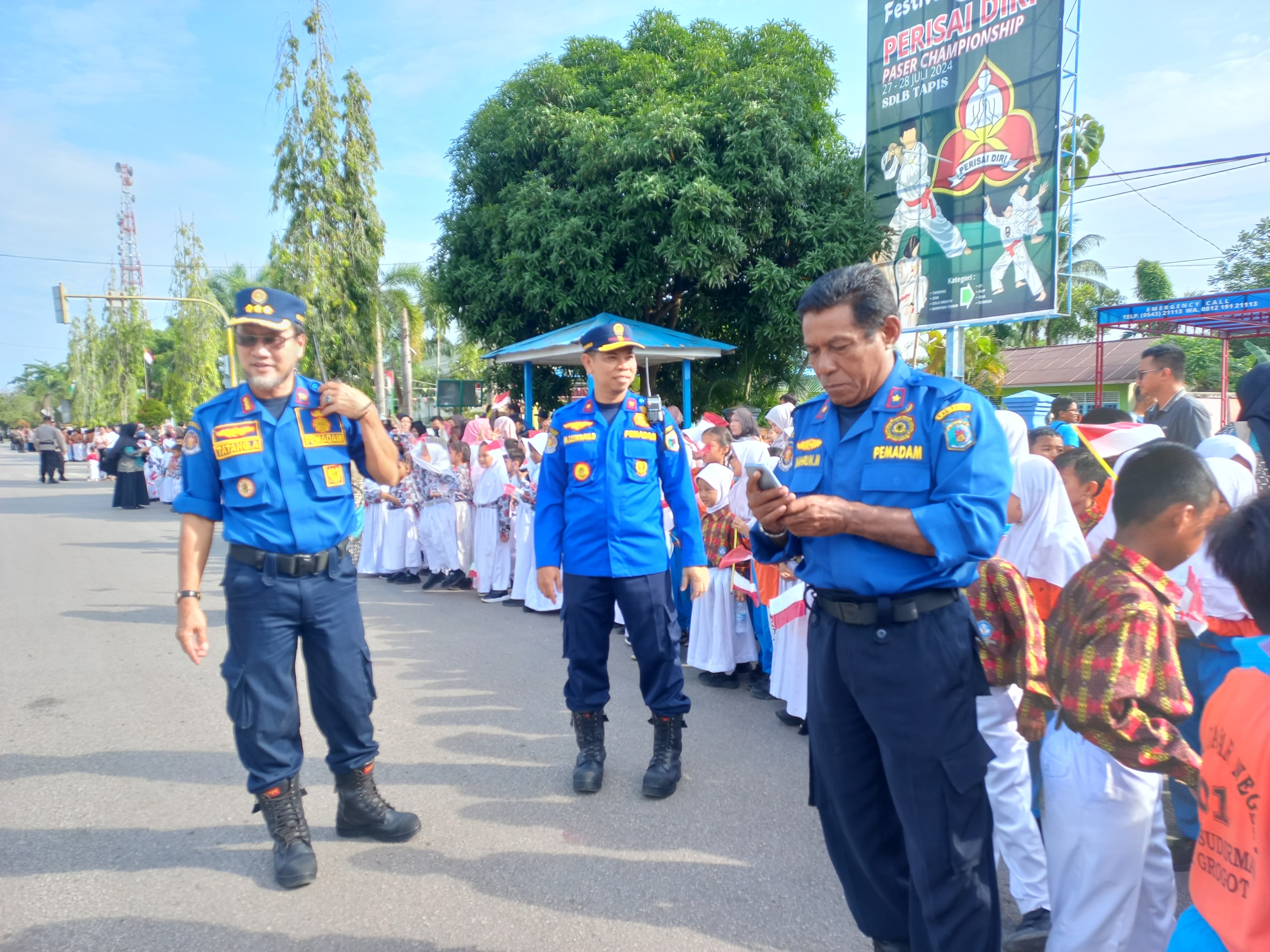 PERSONIL DAMKAR AMANKAN KUNJUNGAN PRESIDEN REPUBLIK INDONESIA DI KABUPATEN PASER